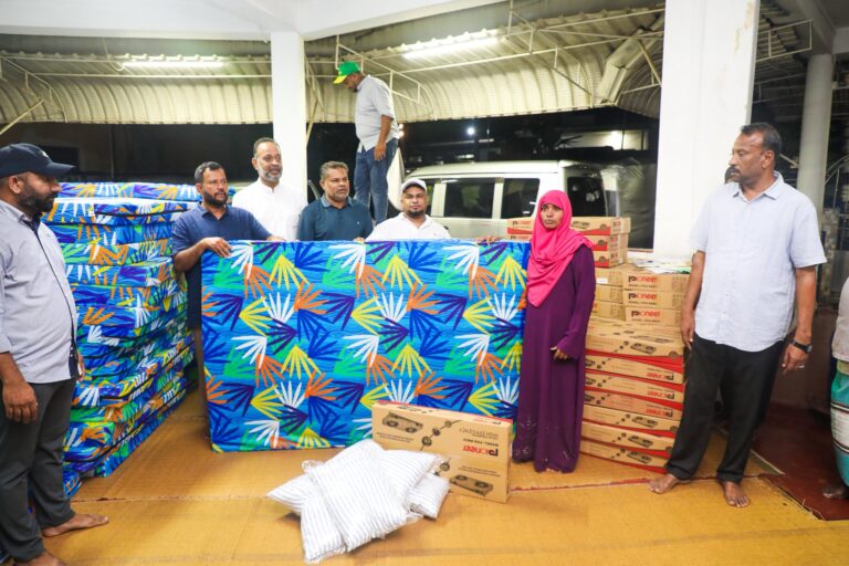 கம்பளை- மாரியாவத்த பெரிய பள்ளிவாயலுக்கு ரிஷாட் பதியுதீன் நிவாரண உதவி!