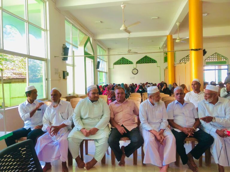 சாய்ந்தமருது ஜும்ஆப் பெரிய பள்ளிவாசலில் ஸகாத் வழங்கும் நிகழ்வு