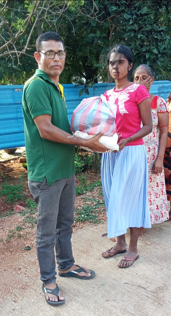 இணைந்த கரங்களினால் மூதூர் பிரதேசத்தில்  உலர்உணவுப் பொதிகள் வழங்கி வைப்பு!