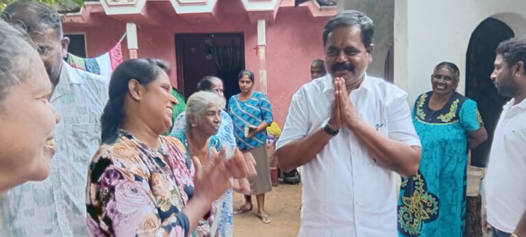 *திருகோணமலைக்கு ஸ்ரீதன் எம்.பியால் உலர் உணவு பொதிகள் வழங்கி வைப்பு*