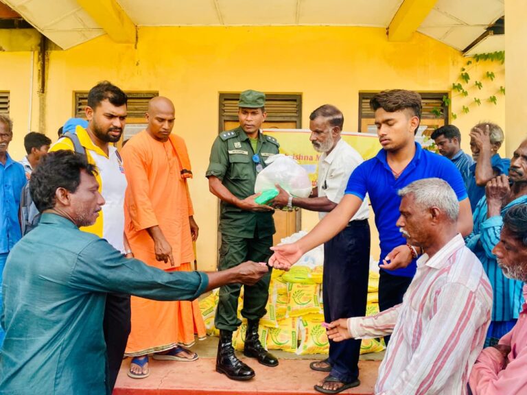 வெள்ளத்தால் பாதிக்கப்பட்ட மக்களுக்கு மட்டக்களப்பு ராமகிருஷ்ண மிஷன்னால் நிதி உதவி!