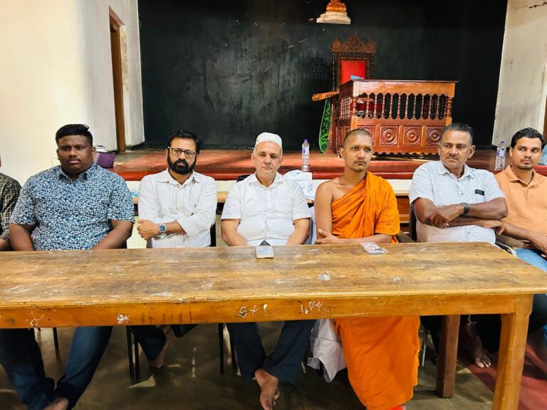 அறநாயக்க பௌத்த விகாரை அகதிகளுக்கு சம்மாந்துறை பிரதேச சபையின் நிவாரண உதவி