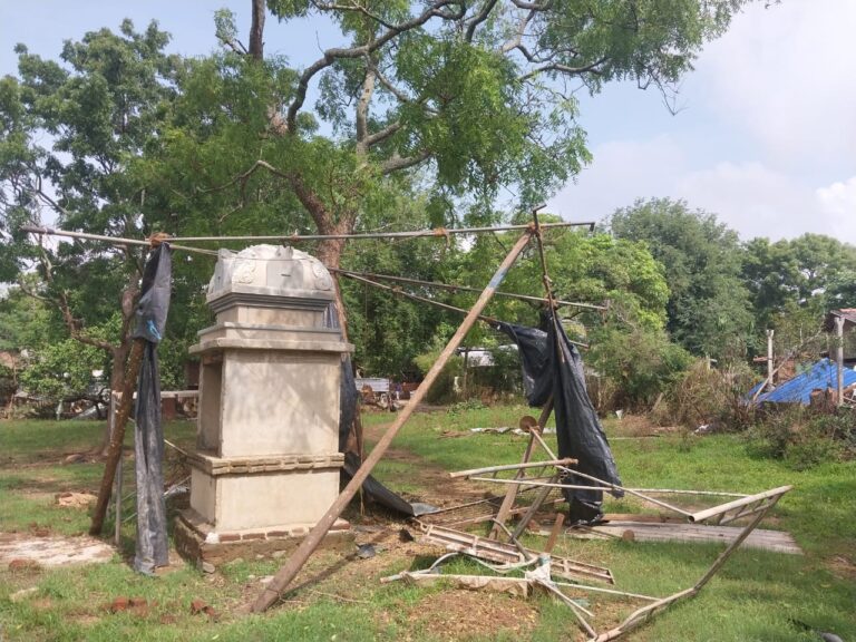 பெரு வெள்ளத்தில் பாதிக்கப்பட்ட  அனைவருக்கும் அரசின் 25  ஆயிரம் ரூபாய் கிடைத்தது கல்எலிய கிராமத்தலைவர் சந்திரன்