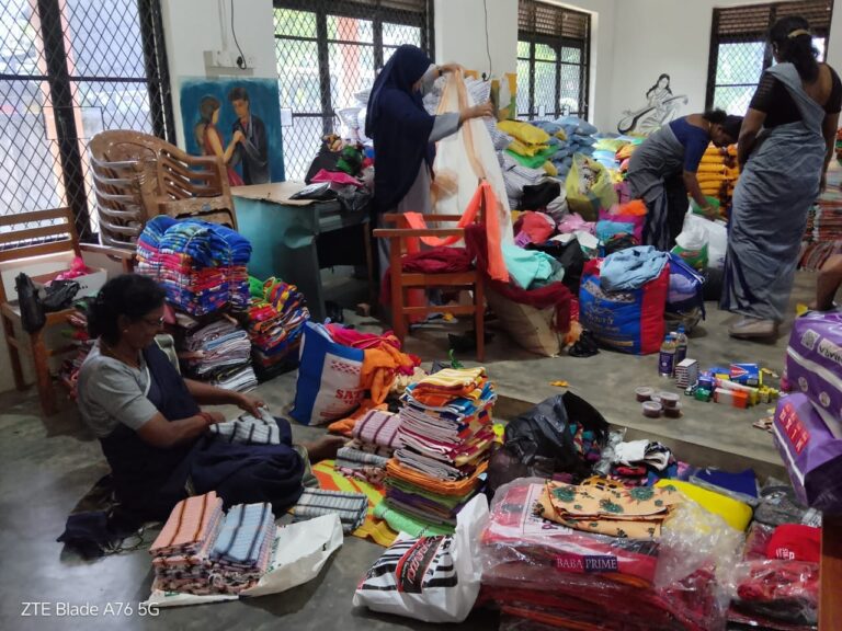 ​ லுனுகல பிரதேச செயலகத்திற்கு​ நாவிதன் வெளி பிரதேச செயலகத்தால் மனிதாபிமான உதவிகள்!