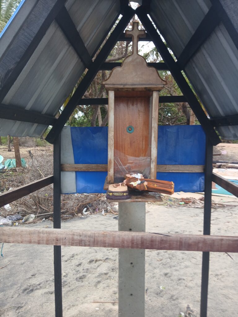 புனித அந்தோனியாரில் திருச்சுரூபங்கள் விஷமிகளால் சேதம்!