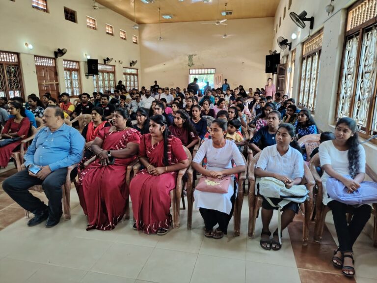 கிளீன் ஸ்ரீ லங்கா நிகழ்ச்சித் திட்டத்தின் கீழ் கிரான் பிரதேசத்தில் தொழில் வழிகாட்டல்  நடமாடும் சேவை!!