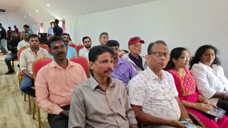 கிளிநொச்சி Reecha வில்   ஊடகவியலாளர்களின் உருவச் சிலை திறந்துவைப்பு.