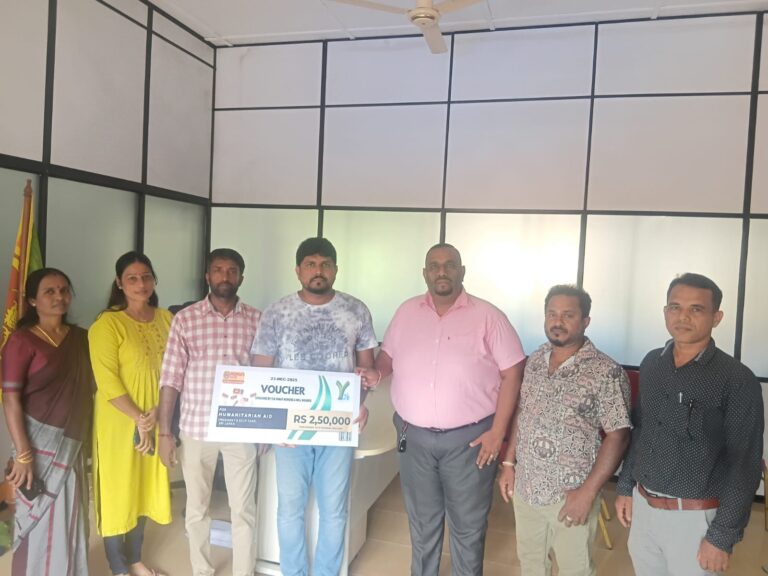 ஜனாதிபதியின் நிவாரண நிதியத்திற்கு நிதியுதவி அளித்த  கார்மேல் பற்றிமா தேசிய  பாடசாலை  Y2k family எனும் அமைப்பு