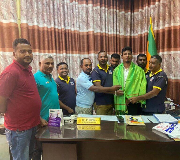 மூதூர் பிரதேச செயலாளர் பிர்னாஸ் இஸ்மாயில் ஊடகவியலாளர்களால் கௌரவிப்பு!