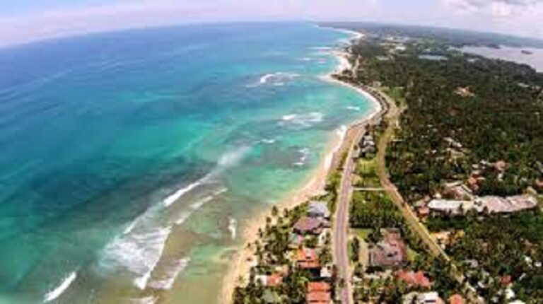 நீர் ஓட்டத்தில் அடித்துச் செல்லப்பட்ட இரு ரஷ்யர்கள் மீட்பு…!