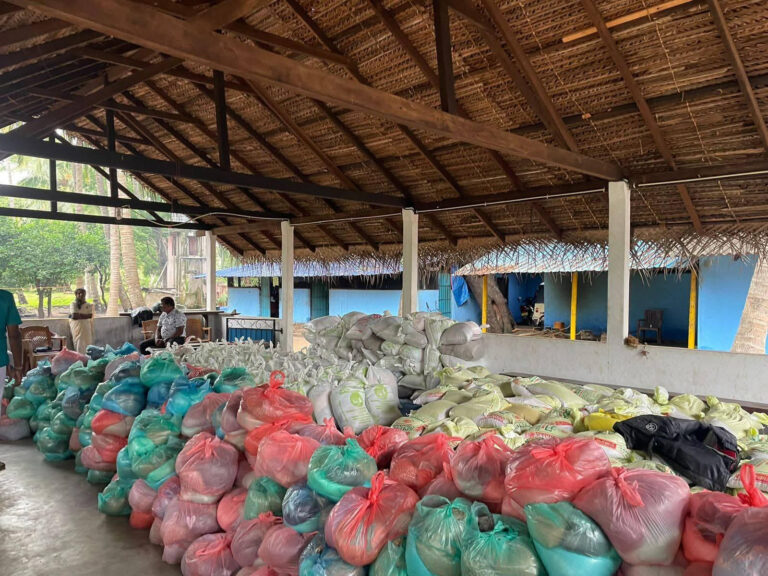 திருமுறிகண்டி ஆலய நிதியத்தினால்  வெள்ளத்தினால் பாதிக்கப்பட்ட மக்களிற்கு  உலர் உணவு நிவாரணம்