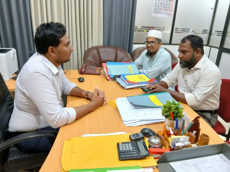 பெண்கள் சந்தைப் பகுதியின் வீதியோரங்களை செப்பனிடுமாறு கோரிக்கை!