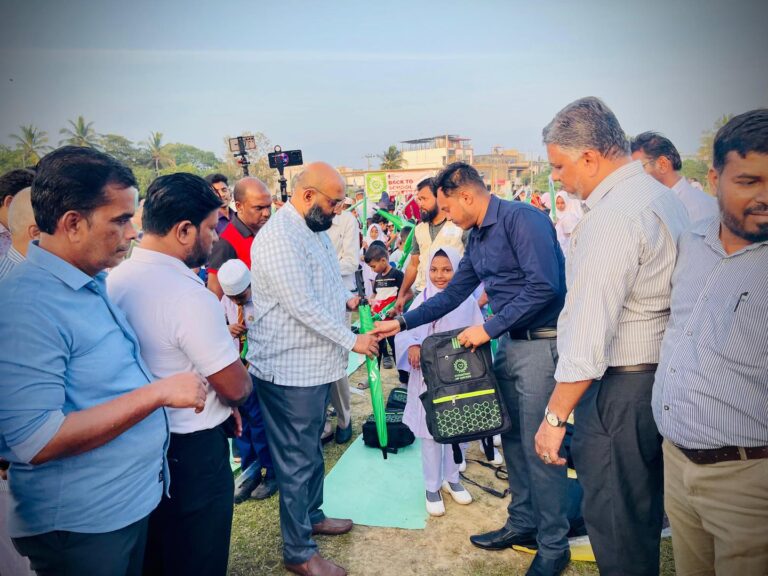 அம்பாறை மாணவர்களுக்கு அஷ்ரப் தாஹிர் MP தலைமையில் கற்றல் உபகரணங்கள் வழங்கி வைப்பு