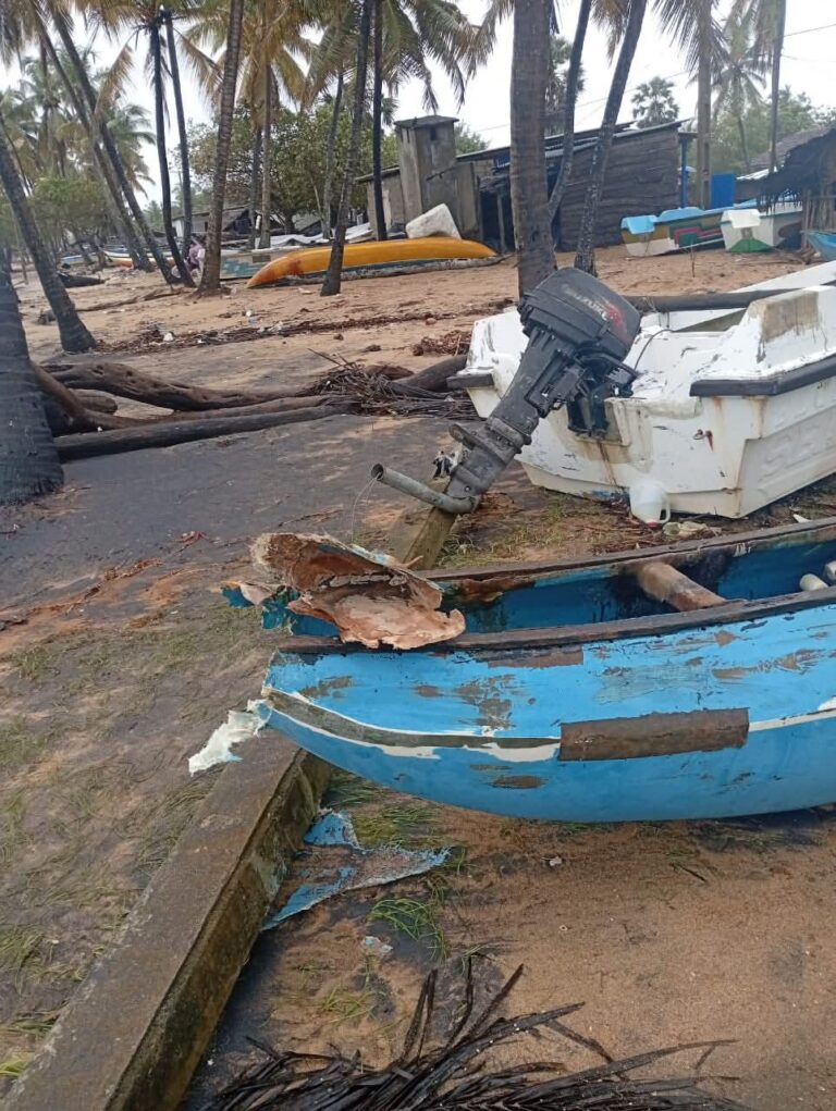 காரைதீவில் கடலரிப்பு அதிகரிப்பு ! மீனவர்களின் உடமைகள் சேதம் !!!