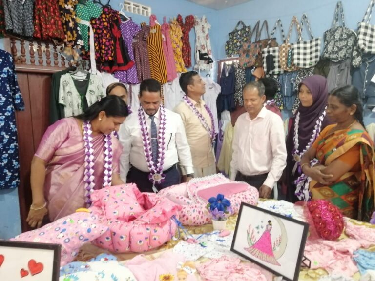 தம்பலகாமத்தில் தையல் மற்றும் கைவினை கண்காட்சி ஆரம்பித்து வைப்பு