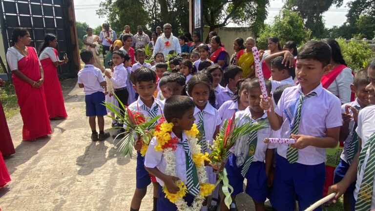 இன்று மல்வத்தை சீர்பாததேவி மாணவர்களுக்கு ஒஸ்கார் கற்றல் உபகரணங்கள் வழங்கிவைப்பு