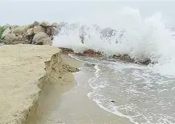 திருகோணமலையில் தீவிரமடையும் கடல் அரிப்பு!