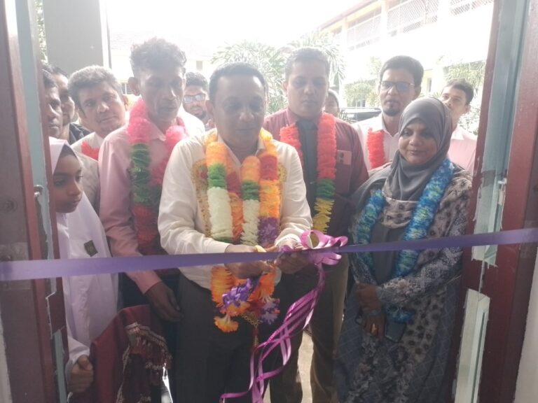 கல்முனை இஸ்லாமாபாத் மகா வித்தியாலயத்தில் ஏ. ஆர். மன்சூர் தொழிநுட்ப அறை திறப்பும், ஸ்மார்ட் போர்டு வழங்கும் சிறப்பு நிகழ்வும்