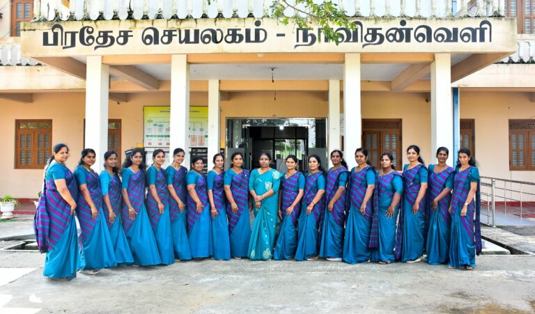 நாவிதன்வெளி பிரதேச செயலகத்தில் புதிய சீருடை அறிமுகம்