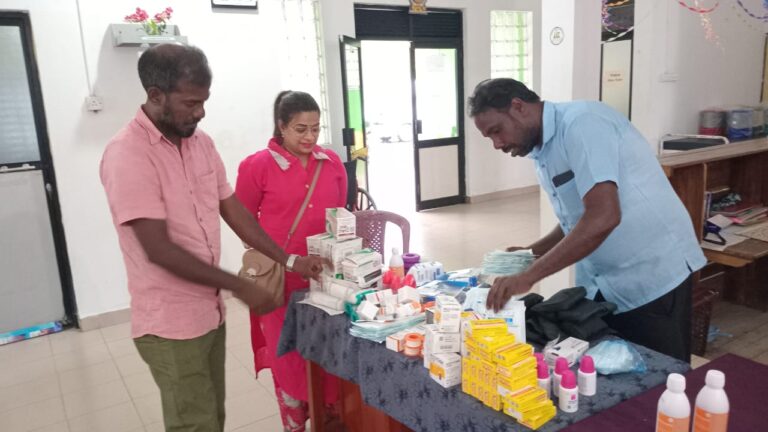 மருத்துவ உதவிப் பொருட்களும் மாணவர்களுக்கான துணிப்பைகளும் வழங்கி வைப்பு!