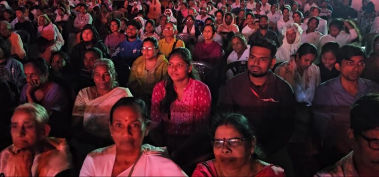 மட்டக்களப்பில் இந்திய பாடகர் பீ.உன்னிகிருஷ்ணன் பங்கேற்ற இசை நிகழ்வு!!