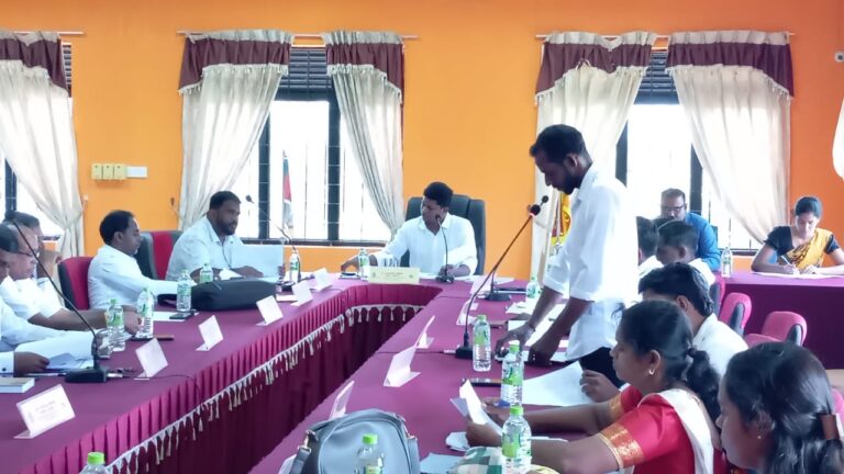 பிரேரணைகள் காரணங்கள் இன்றி எதிர்க்கப்படுவதால்  ஒரு சில வாரங்களுக்குப் பிரதேச சபையின் அத்தியாவசிய சேவைகள் தற்காலிகமாக இடைநிறுத்தம்…