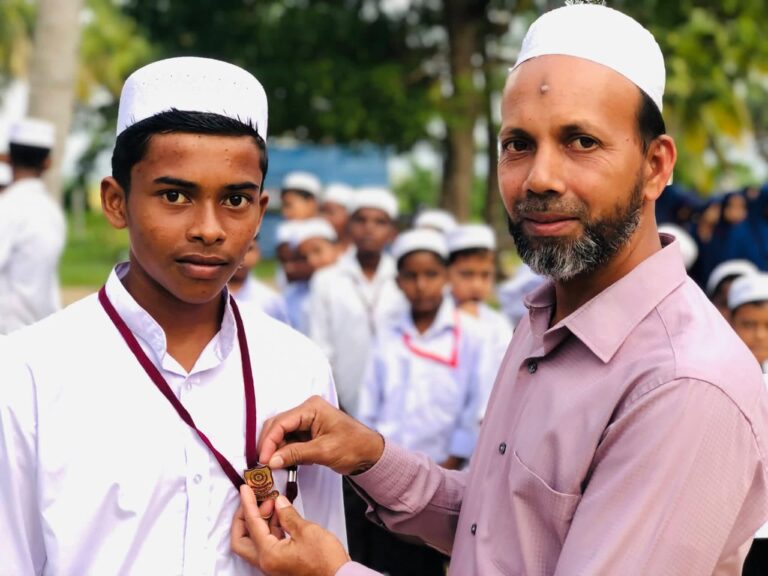 தாருல் ஹிக்மா கலாபீடத்தில் மாணவ தலைவர்களுக்கான சின்னம் வழங்கும் விழா !