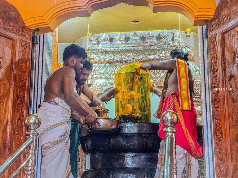 நேற்று கரவெட்டி ஆதி லிங்கேஸ்வரர் ஆலயத்தில் பிரமாண்டமான யாகம் சிவபூஜை