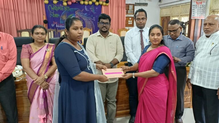 மண்முனை வடக்கு பிரதேச செயலாக பிரிவுக்குட்பட்ட 42 பயனாளிகளுக்கு வீட்டுத்திட்ட காசோலை வழங்கி வைப்பு –