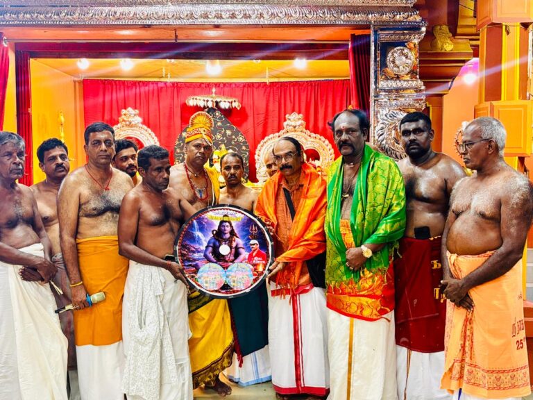 கல்முனையில் சிறப்பாக நடைபெற்ற “தெய்வீக கானங்கள்” இறுவெட்டு வெளியீடு