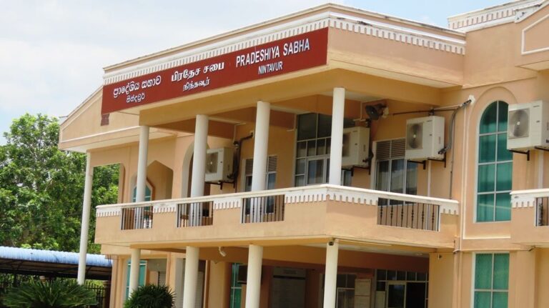 நிந்தவூர் தவிசாளர் தெரிவில்  அகில இலங்கை மக்கள் காங்கிரஸ்ற்கு ஆதரவு