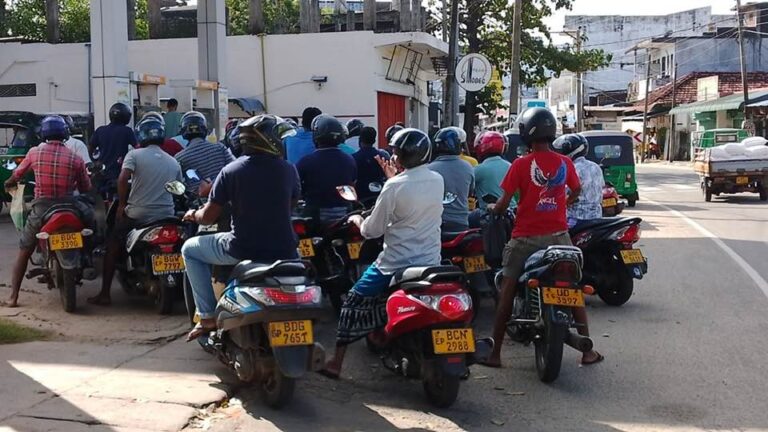 திடீர் எரிபொருள் வரிசையால் மக்கள் அவதி!