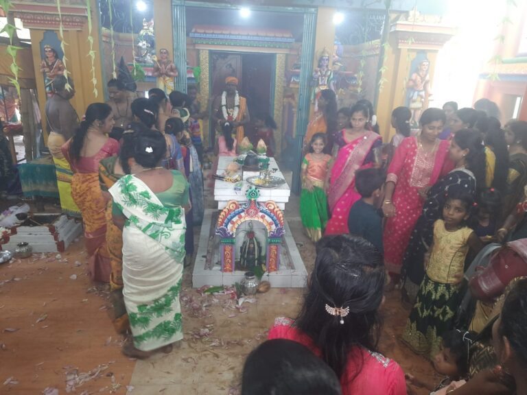 இன்று வீரமுனையில் சிறப்பாக நடைபெற்ற சுயம்புலிங்க ஸ்ரீ வழிபாட்டுப் பிள்ளையார் ஆலய மகா கும்பாபிஷேகம்