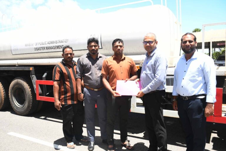 ஏறாவூர் பற்று பிரதேச சபைக்கு 16000 லீட்டர் கொள்ளவு கொண்ட குடிநீர் பவுசர் வழங்கி வைப்பு!