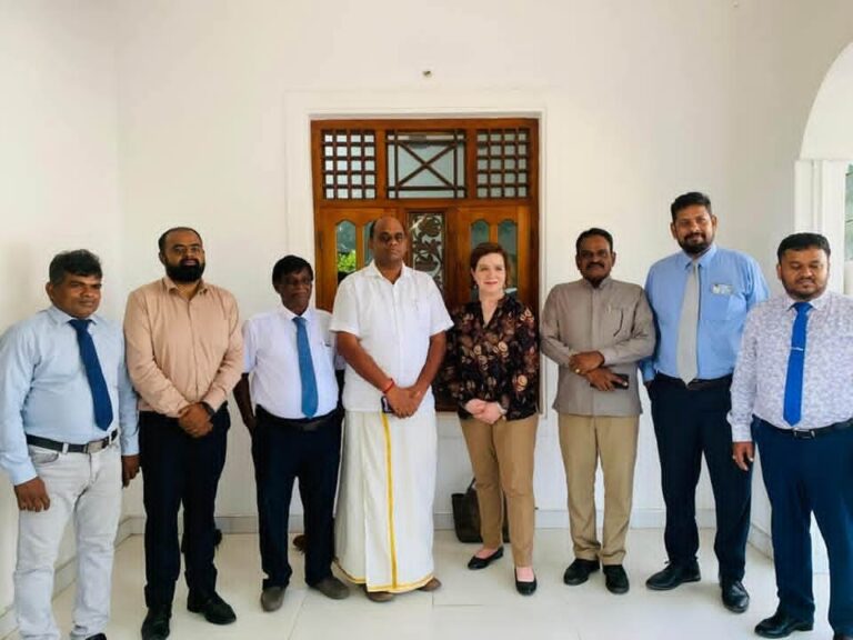 கனேடிய உயர்ஸ்தானிகர் – தமிழ் அரசுக் கட்சி எம்.பிக்கள்  ஆலையடிவேம்பில் சந்திப்பு.