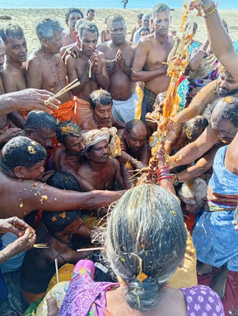சிறப்பாக நடைபெற்ற மடத்தடி மீனாட்சி தீர்த்தோற்சவம்