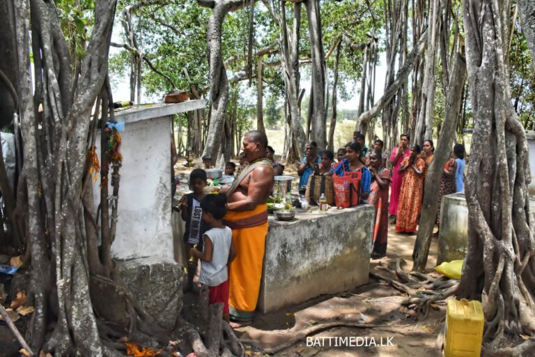 கிழக்கில் பக்தர்கள் படையெடுக்கும் ஆயிரம் விழுதுகளுடன் ஆலமரம்!