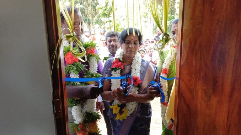 பட்டிருப்பு: சுரவனையடி ஊற்று விநாயகர் வித்தியாலயத்தில் புதிய வகுப்பறைத் தொகுதி திறப்பு; கற்றல் உபகரணங்களும் வழங்கி வைப்பு!