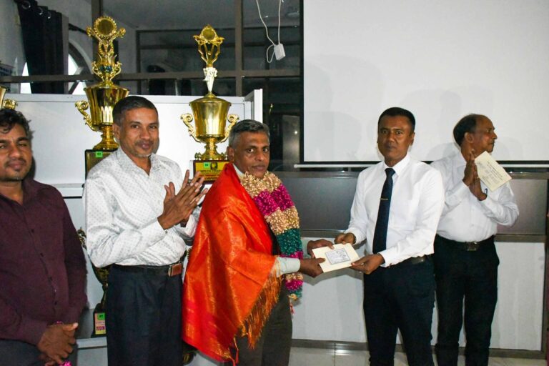 மட்டக்களப்பு மாவட்ட செயலகத்தில் கடமையாற்றிய  உத்தியோகத்தர்களுக்கு பிரியா விடை!!