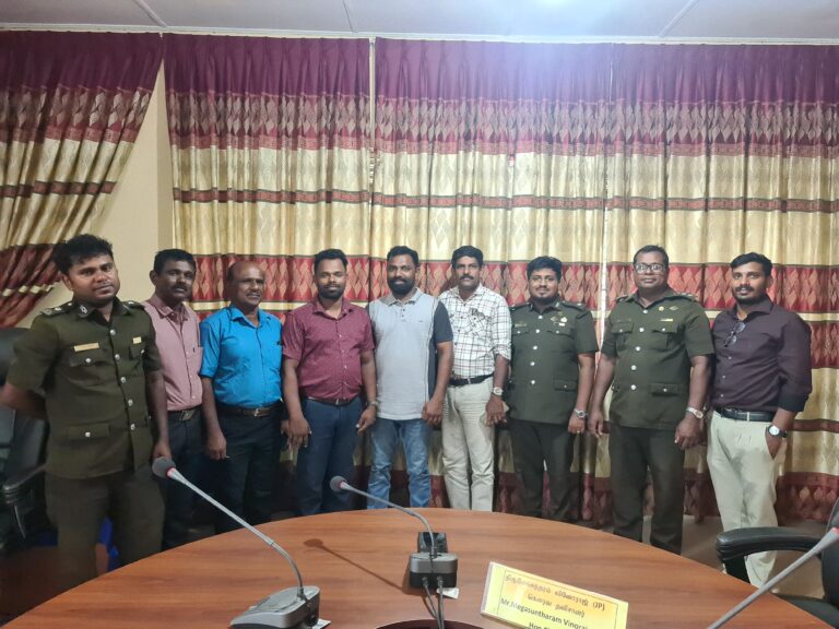 பட வரைஞ்ஞர்களை வழிப்படுத்திய தவிசாளர் வினோ.