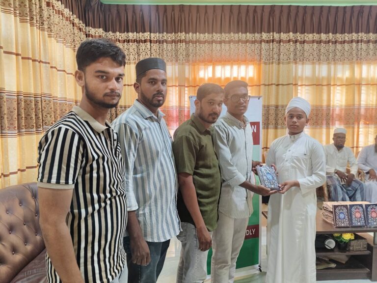 ​​மருதமுனையில் மத்ரஸா மாணவர்களுக்கு அல்குர்ஆன் பிரதிகள் வழங்கி வைப்பு