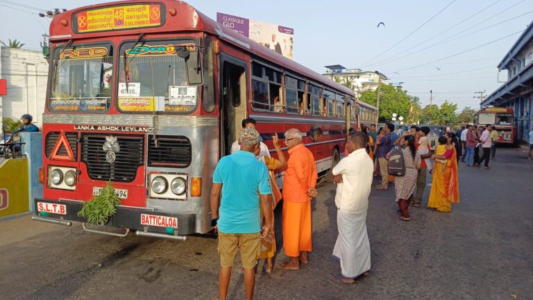 மட்டக்களப்பு பேருந்து நிலையத்தில் குடிநீர் மற்றும் மலசலகூட வசதிகள் இல்லாததால் பொதுமக்கள் பெரும் விசனம்