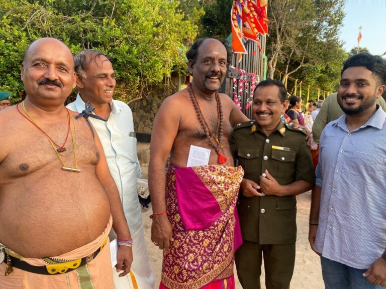 கதிர்காம கானக பாதயாத்திரையில் 25 வருட  வெள்ளிவிழாக்கண்ட பொதுச்சுகாதார பரிசோதகர் புனித ராஜன்