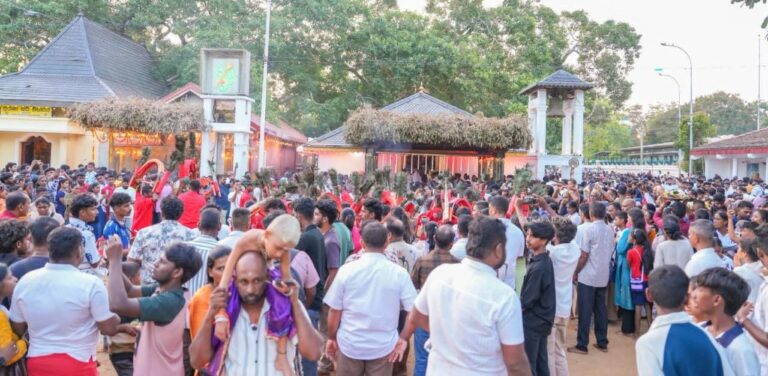 கதிர்காமத்தில் தீமிதிப்பு வைபவமும் அலை மோதும் பக்தர்களும்!