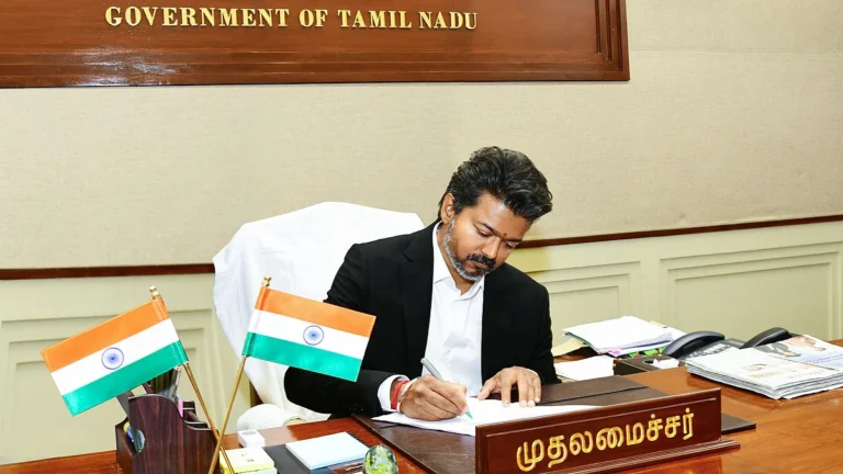 அரசை கவிழ்க்க தீட்டப்பட்டதாகக் கூறப்படும் சதியை தமிழக உளவுத்துறை முறியடித்தது.