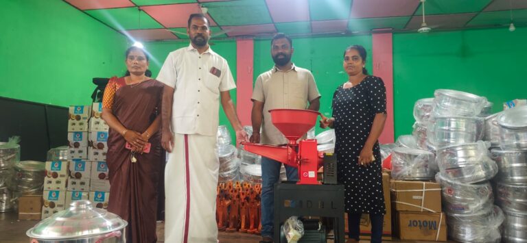 மக்களின் வாழ்வாதாரத்திற்கு பொருட்களை வழங்கிய பிரதேச சபை.