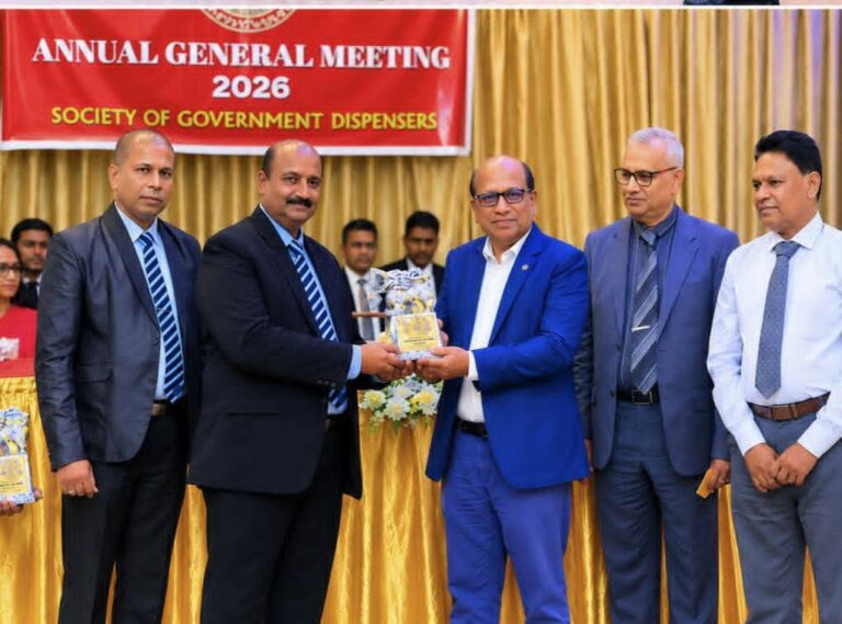 அரச மருந்து கலவையாளர்களின் பொதுக் கூட்டத்தில் மோகன் கௌரவிப்பு!