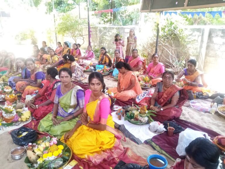 காரைதீவு ஸ்ரீமன் நாராயணன் ஆலயத்தில் இடம்பெற்ற  வரலெட்சுமி சிறப்பு பூஜை