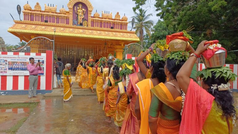 திருச்செந்தூரில் ஆடி கிருத்திகை பால்குட பவனி;1008 சங்காபிஷேகம்