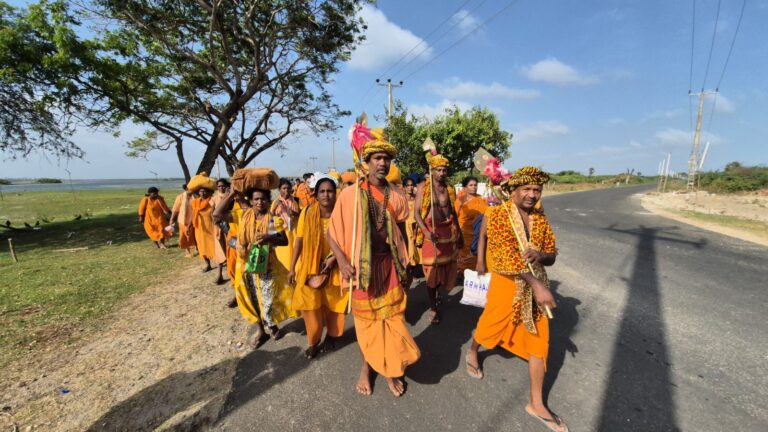 சித்தாண்டியிலிருந்து செல்வச்சந்நிதிக்கு யாத்திரை சென்ற சைவ யாத்திரிகர்கள்